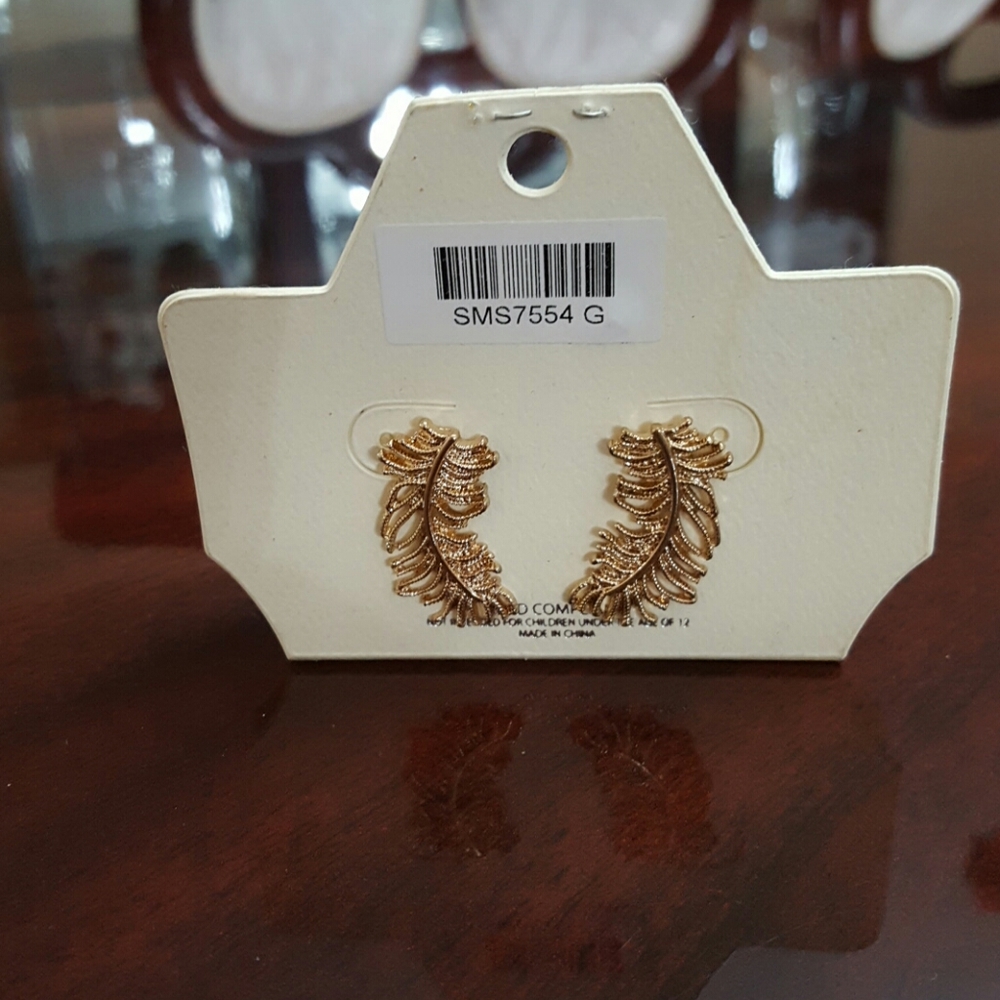 🔴🔴Golden Leaf Earrings (NWT)🔴🔴